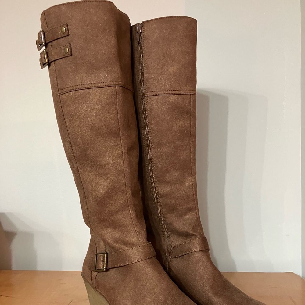 A2 by Aerosole suede boots
